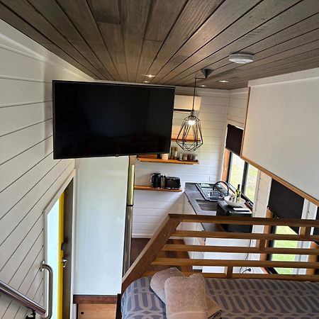 Ocean Breeze Tiny House - Ocean And Lake View มัลลาคูตา ภายนอก รูปภาพ
